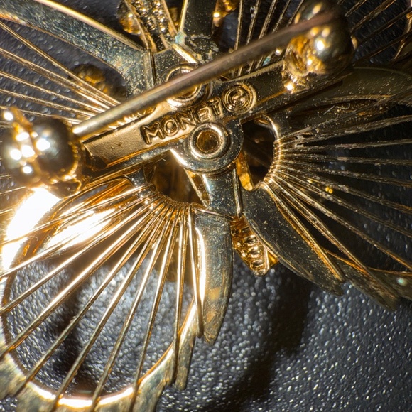 Monet Gold Butterfly Wire Wrap & Clear Rhinestones Pin Brooch Vintage - Picture 6 of 6